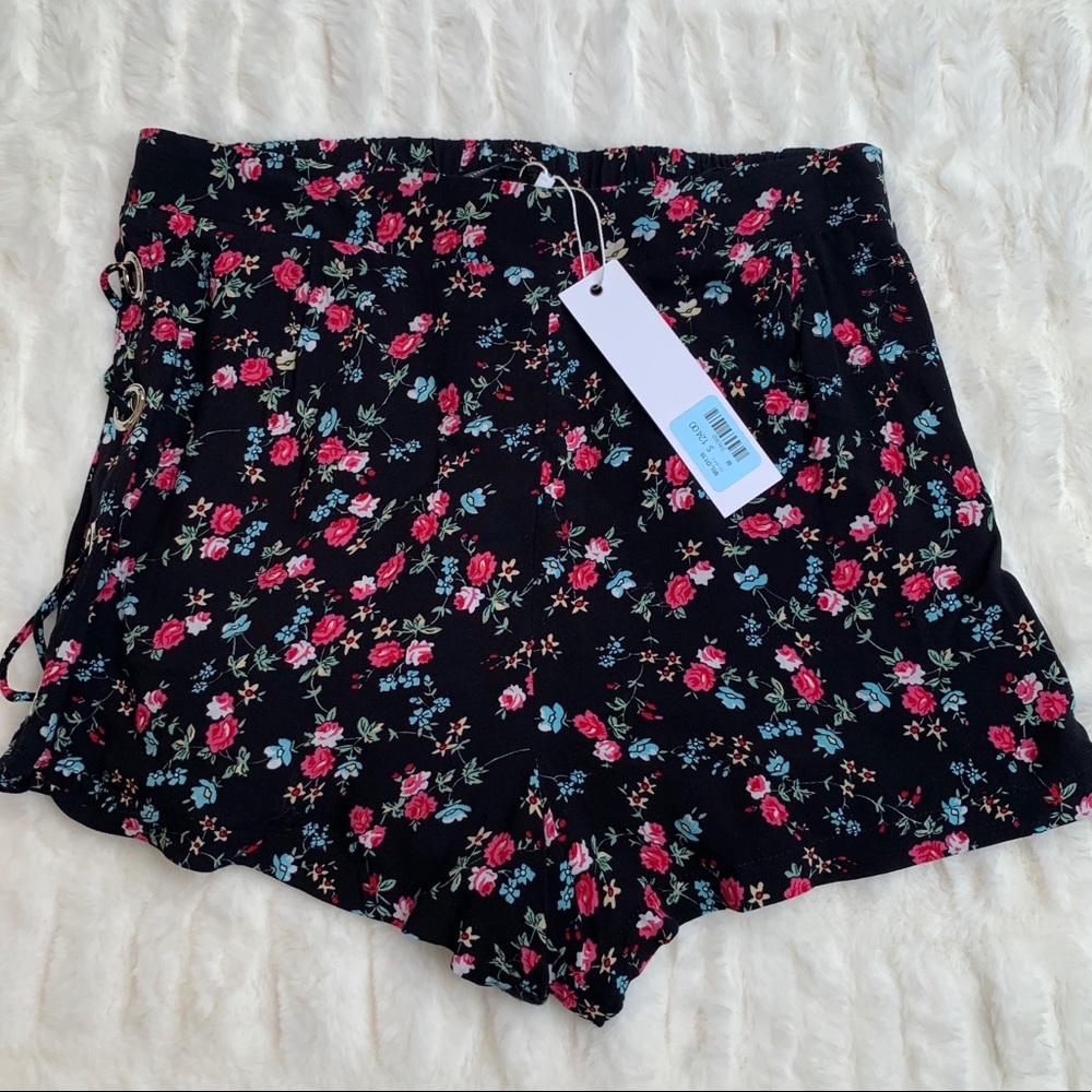 Millau LF Black Floral Shorts
